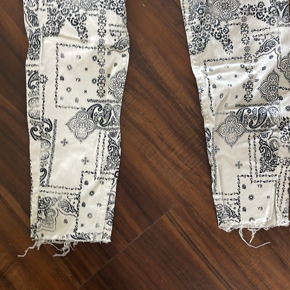 New Kensie Jeans The Ultimate High Rise Skinny Jean Bandana White Combo - Picture 3 of 12